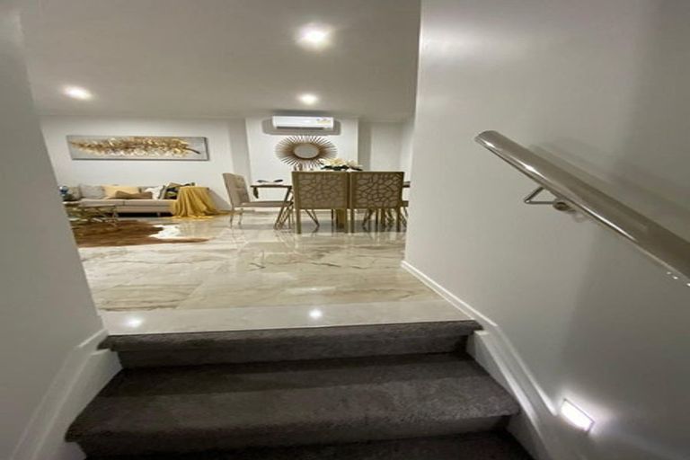 Photo of property in 4223c Great North Road, Glendene, Auckland, 0602