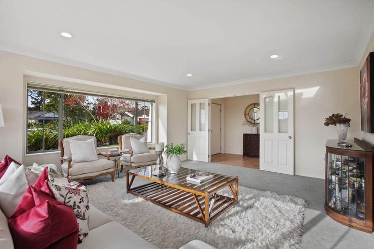 Photo of property in 11 Conacher Close, East Tamaki Heights, Auckland, 2016