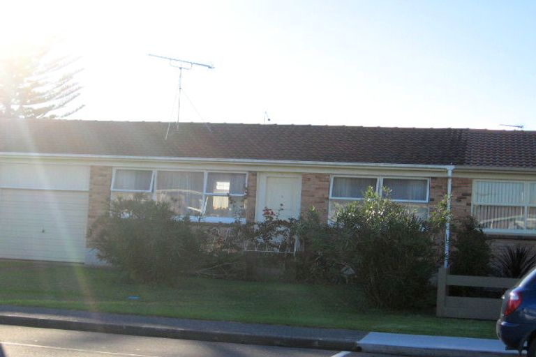 Photo of property in 2/19 Moana Avenue, Orewa, 0931