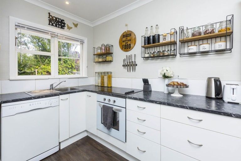 Photo of property in 60 Gibbons Street, Ebdentown, Upper Hutt, 5018