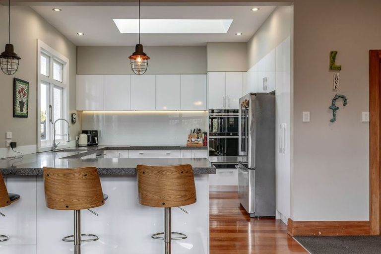 Photo of property in 24 Elmira Avenue, Hokowhitu, Palmerston North, 4410