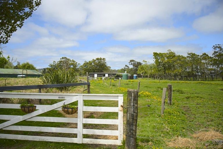 Photo of property in 37 Te Pua School Road, Helensville, 0875