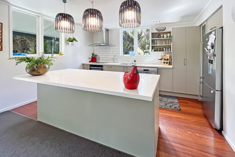 Photo of property in 9 Brownie Road, Laingholm, Auckland, 0604