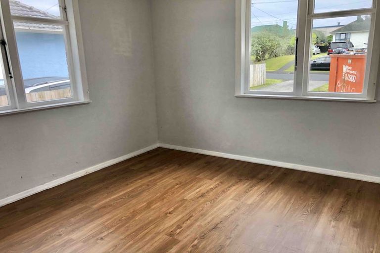 Photo of property in 4 Fernhaven Place, Massey, Auckland, 0614