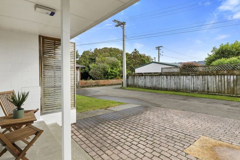 Photo of property in 1a Saulbrey Grove, Woburn, Lower Hutt, 5010
