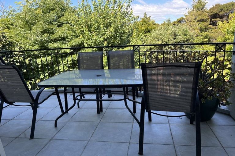 Photo of property in 40 Ravenstone Place, Chatswood, Auckland, 0626