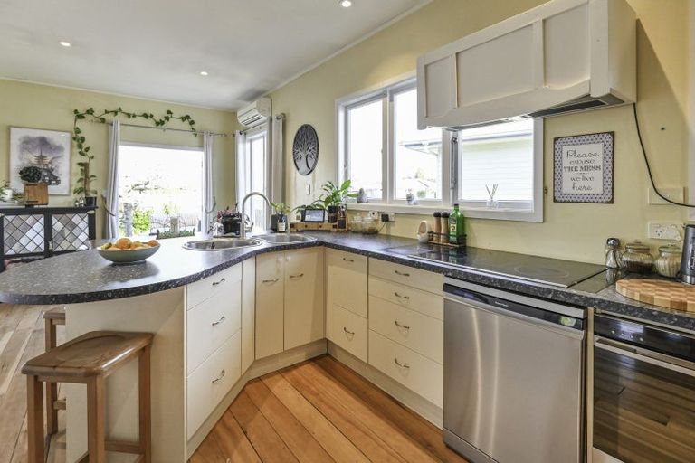 Photo of property in 107 Mcleod Street, Camberley, Hastings, 4120