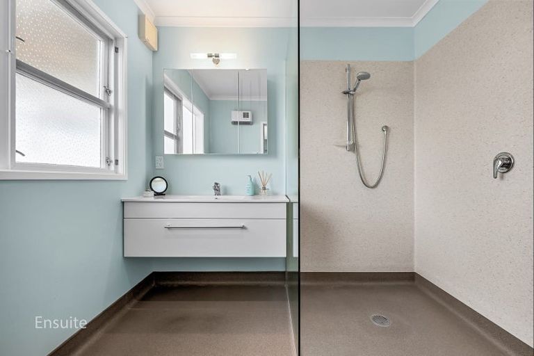 Photo of property in 37 Normandale Road, Normandale, Lower Hutt, 5010