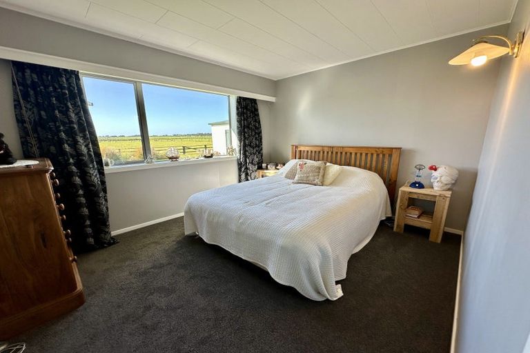 Photo of property in 177 Awarua School Road, Woodend, Invercargill, 9877