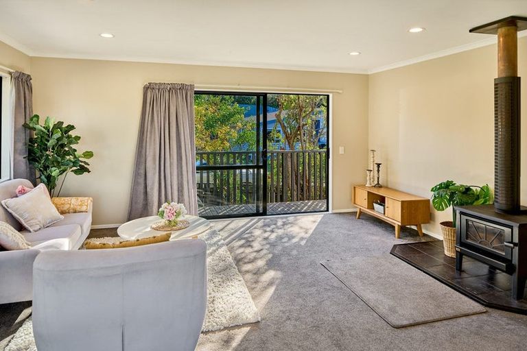 Photo of property in 3 Makora Grove, Paremata, Porirua, 5024