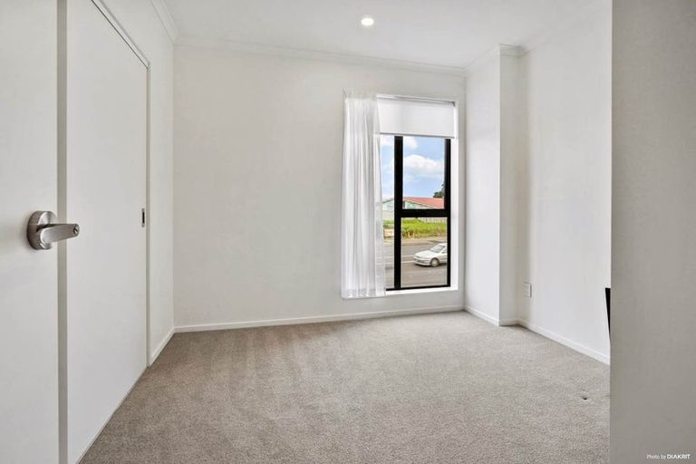 Photo of property in 93 Waipuhinui Way, Wiri, Auckland, 2104