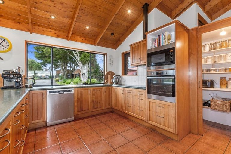 Photo of property in 18 Pataua Road North, Whareora, Whangarei, 0175