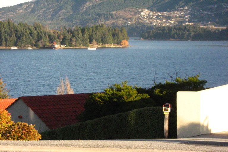 Photo of property in 17 Mincher Road, Kelvin Heights, Queenstown, 9300