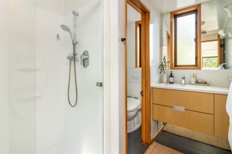 Photo of property in 100 Beachville Road, Redcliffs, Christchurch, 8081