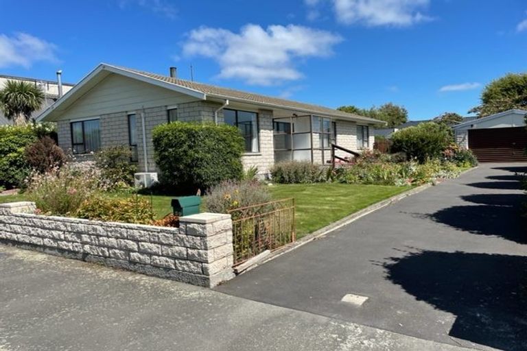 Photo of property in 39 Dunbarton Street, Redwood, Christchurch, 8051