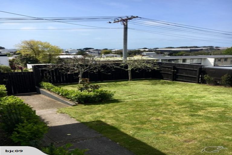 Photo of property in 9 Davies Lane, New Plymouth, 4310