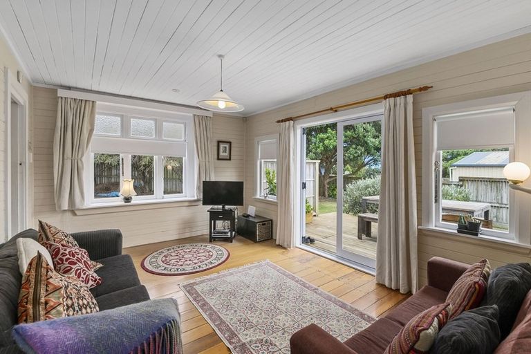 Photo of property in 35 Hicks Crescent, Waikanae Beach, Waikanae, 5036