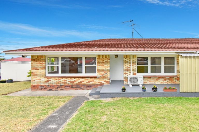 Photo of property in 20a Hillcrest Road, Papatoetoe, Auckland, 2025