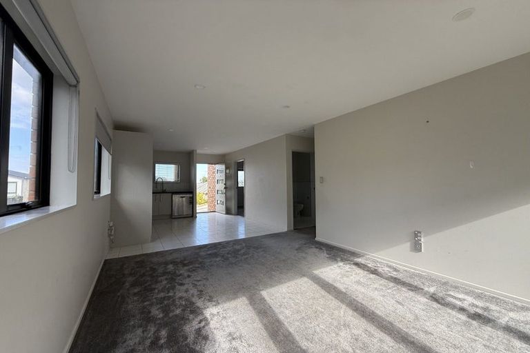 Photo of property in 21 Bangla Place, Massey, Auckland, 0614