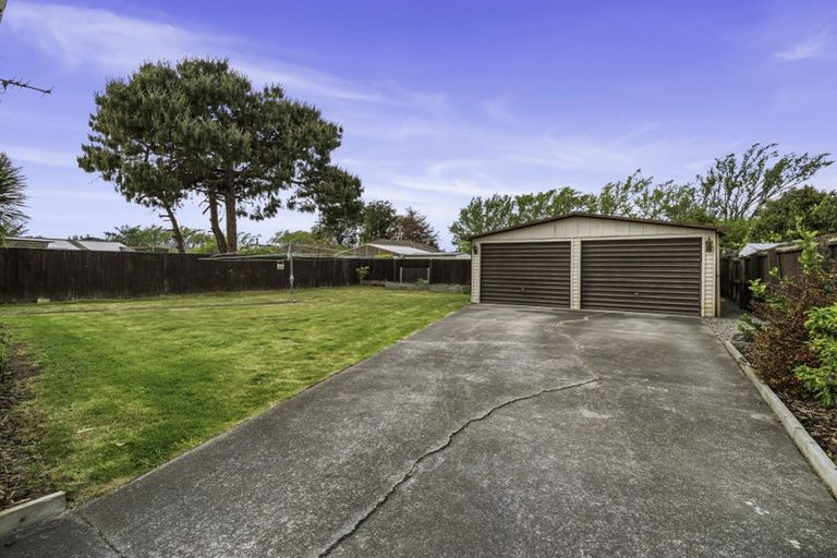 Photo of property in 82 Farquhars Road, Redwood, Christchurch, 8051