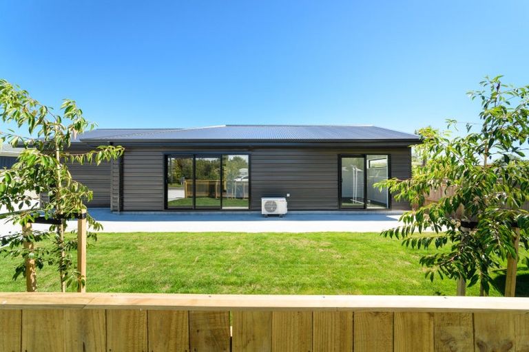 Photo of property in 68b Hedges Street, Sanson, 4817