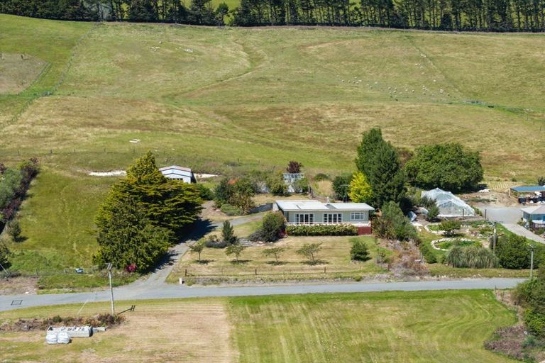 Photo of property in 17 Oxford Street, Waikari, 7420