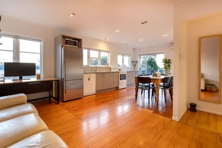 Photo of property in 8 Jenelin Road, Glendene, Auckland, 0602