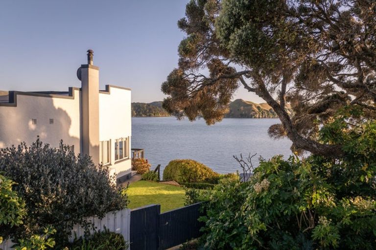 Photo of property in Wallis Street, Raglan, 3225