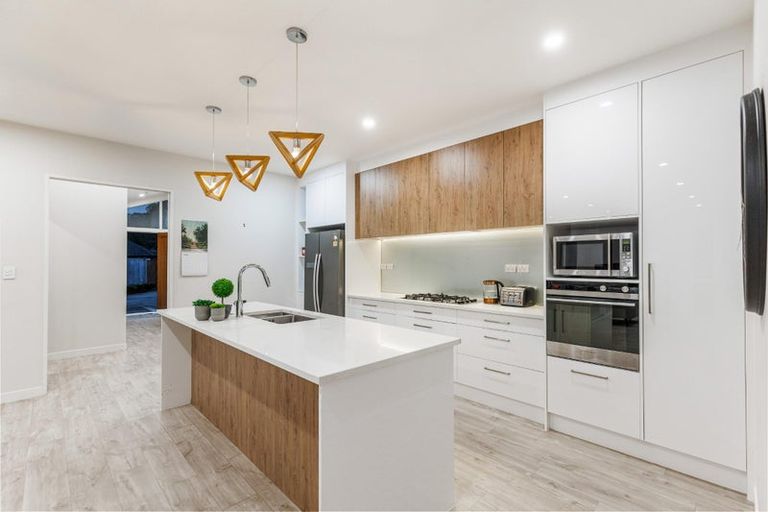 Photo of property in 8 Konoba Avenue, Kumeu, 0810