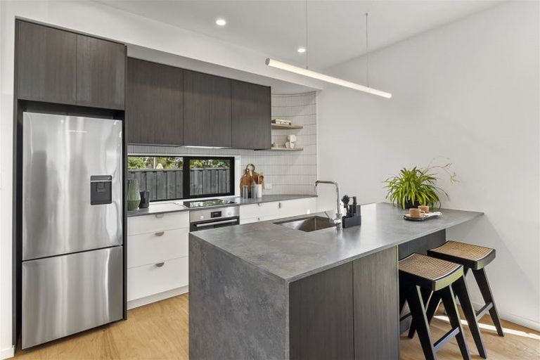 Photo of property in 5c Hillcrest Avenue, Hillcrest, Auckland, 0627