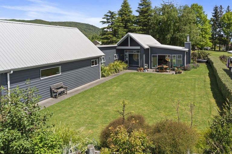 Photo of property in 2 Seagers Close, Kinloch, Taupo, 3377