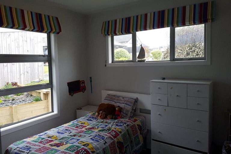 Photo of property in 28 Sunstone Crescent, Brown Owl, Upper Hutt, 5018