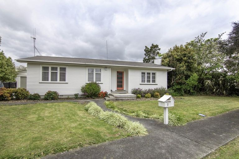 Photo of property in 1 Oriana Place, Highbury, Palmerston North, 4412
