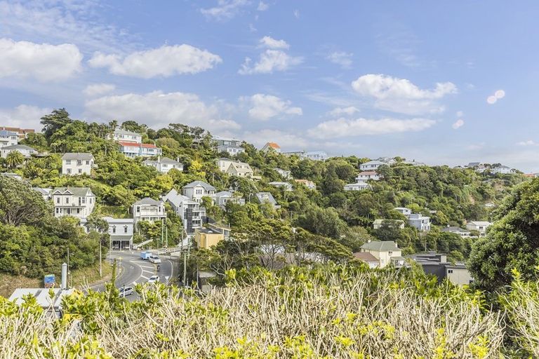 Photo of property in 40 Fairview Crescent, Kelburn, Wellington, 6012