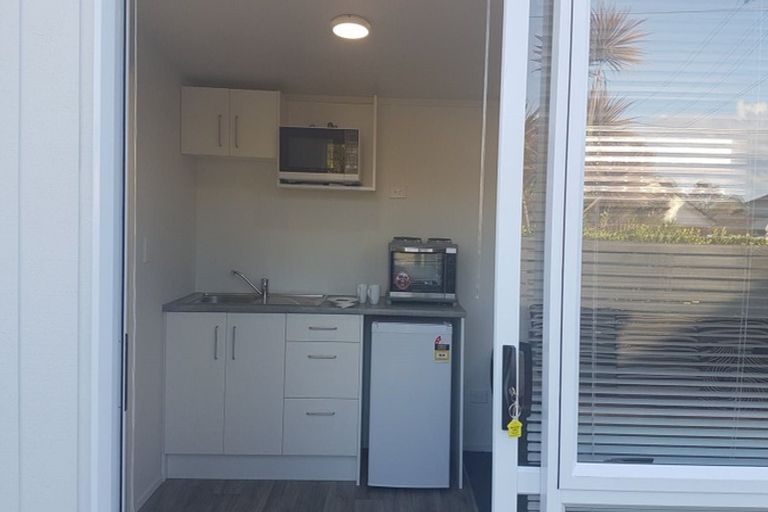 Photo of property in 5 Holgate Avenue, Herald Island, Auckland, 0618