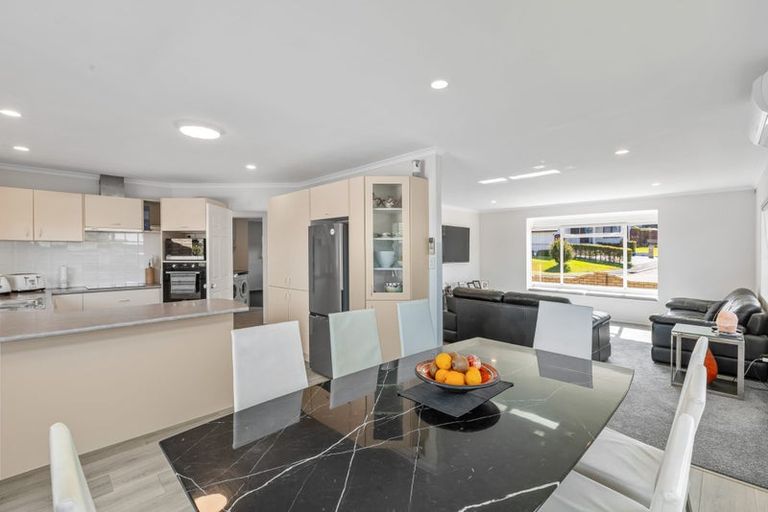 Photo of property in 15 Kath Hopper Drive, Orewa, 0931