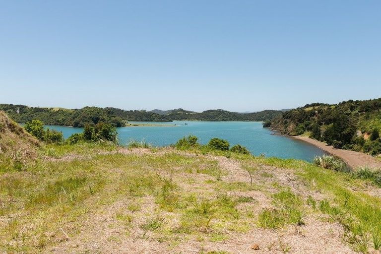 Photo of property in 250 Paroa Bay Road, Russell, 0272