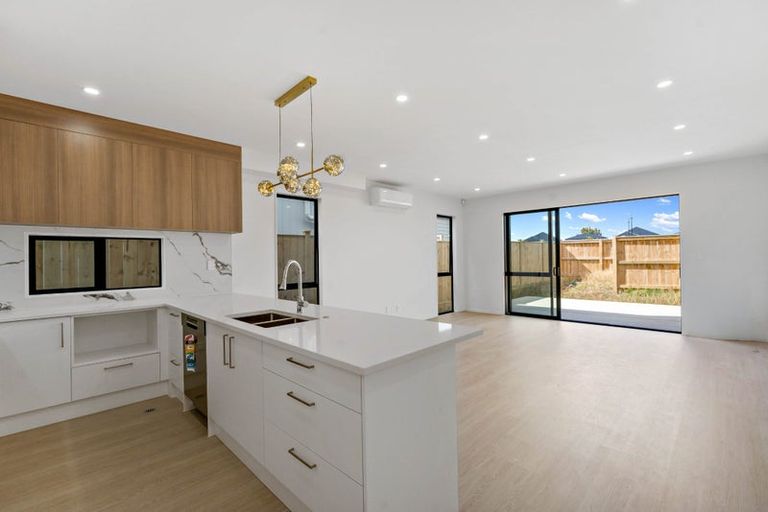 Photo of property in 12 Kapeta Lane, Karaka, 2113