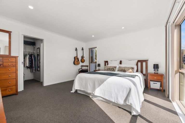 Photo of property in 1 Greenstone Place, Aotea, Porirua, 5024
