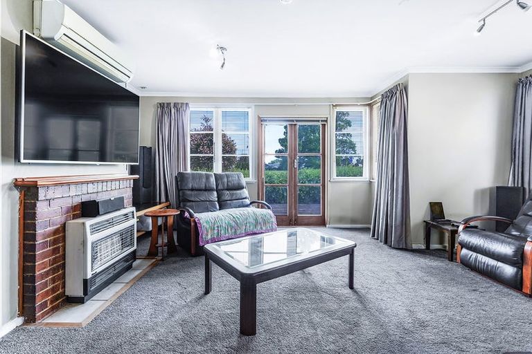 Photo of property in 28 Paul Crescent, Fairfield, Hamilton, 3214