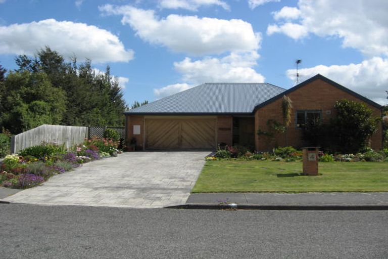 Photo of property in 6 Oakden Drive, Darfield, 7510