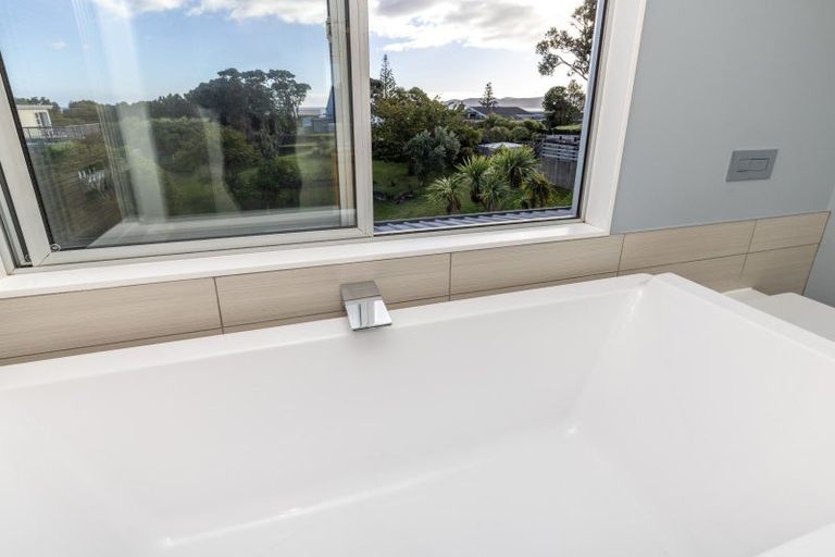 Photo of property in 5 Wharemauku Road, Raumati Beach, Paraparaumu, 5032