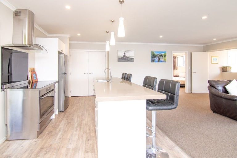 Photo of property in 9 Ruapehu Drive, Fitzherbert, Palmerston North, 4410