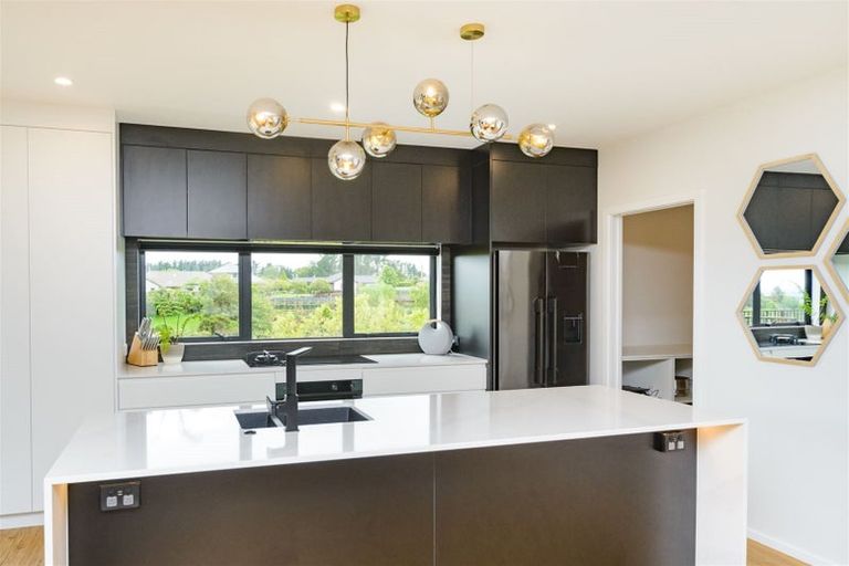 Photo of property in 18 Silkwood Place, Fitzherbert, Palmerston North, 4410
