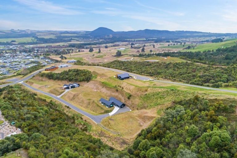 Photo of property in 15 Sparrowhawk Way, Kinloch, Taupo, 3377