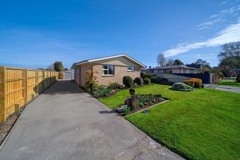 Photo of property in 73 Crofton Road, Harewood, Christchurch, 8051