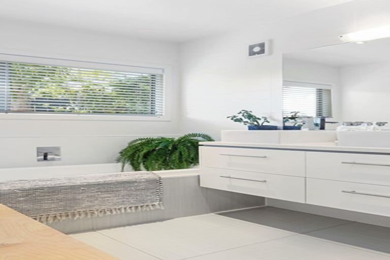 Photo of property in 3/40 Kowhai Road, Campbells Bay, Auckland, 0630