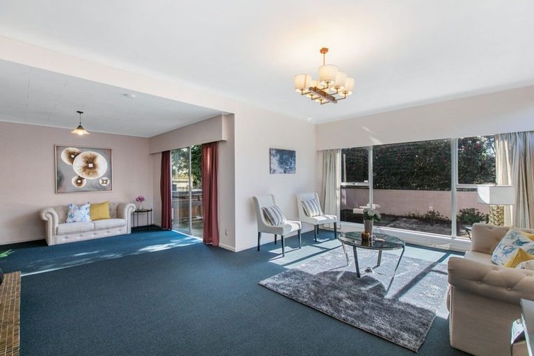 Photo of property in 52 Lawrence Crescent, Hillpark, Auckland, 2102
