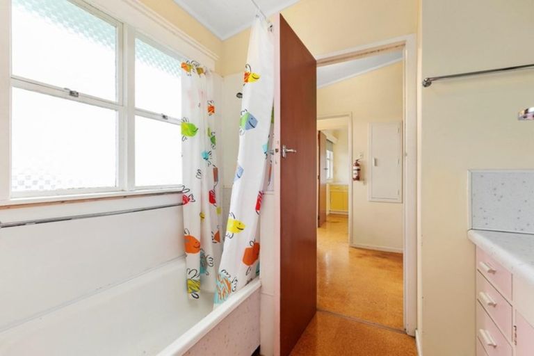 Photo of property in 22 Mana Street, Otumoetai, Tauranga, 3110