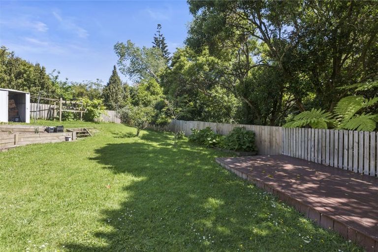 Photo of property in 50 Robbies Road, Shelly Park, Auckland, 2014